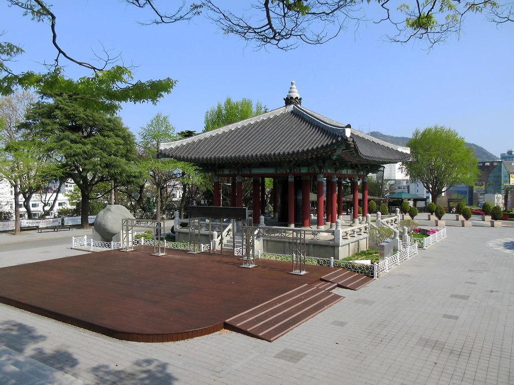 bell of the citizens pavilion
