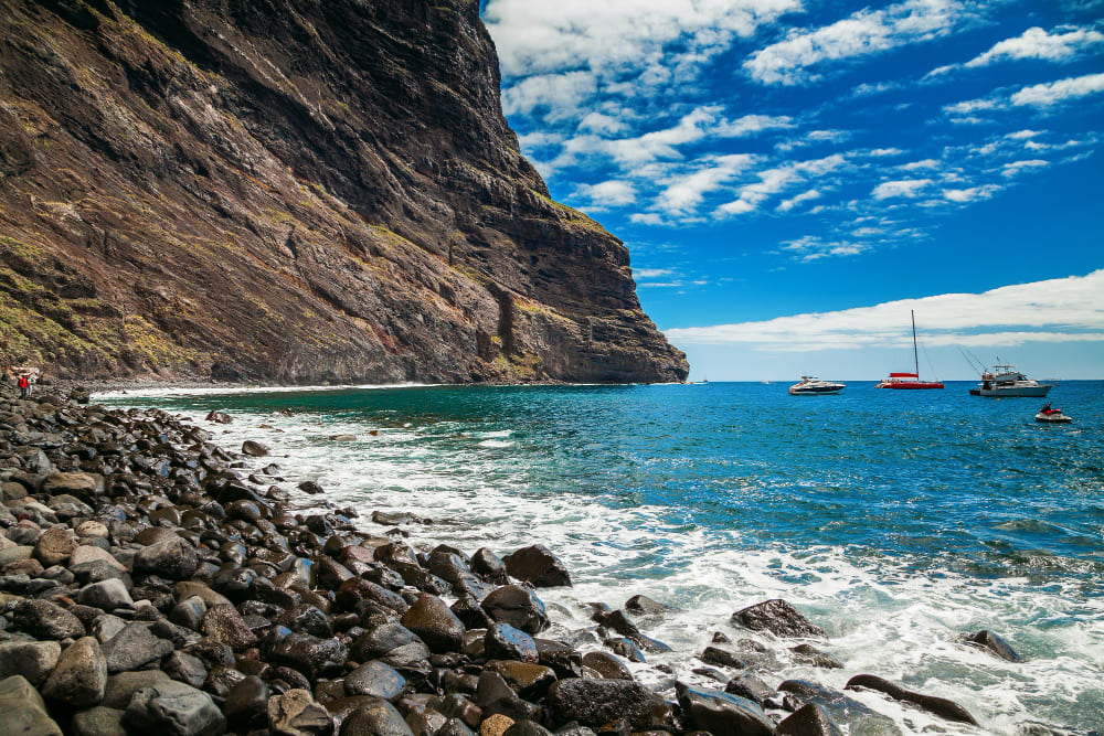 bella vista sulla playa de masca alla fine della famosa gorge walk tenerife isole canarie spagna