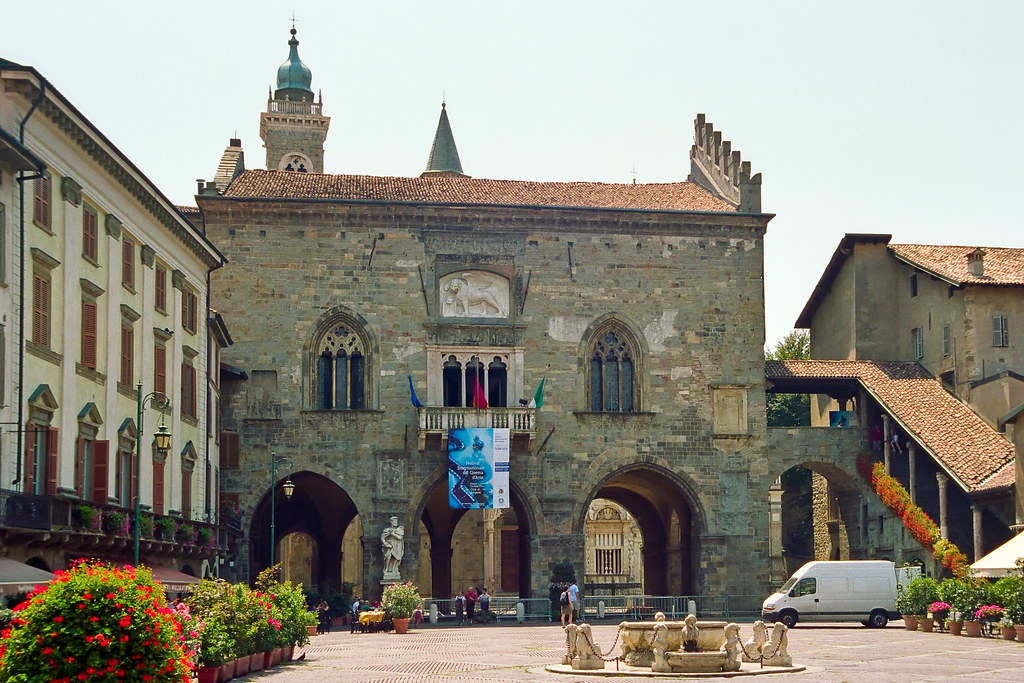 bergamo palazzo della ragione 1