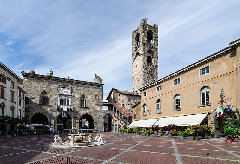 bergamo piazza vecchia 1