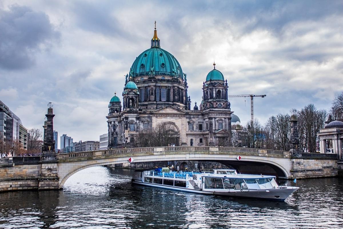 berlino fiume cielo acqua 1