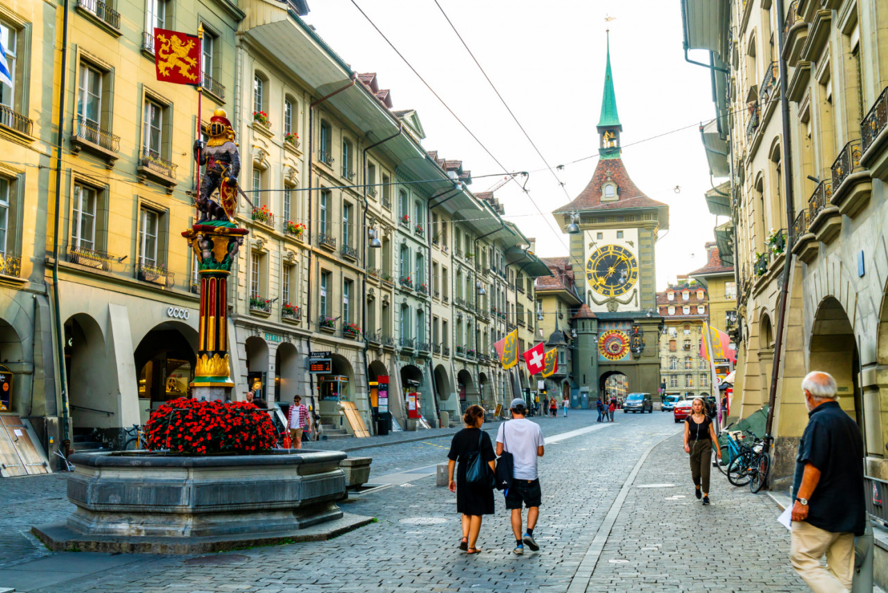 bern switzerland 23 aug 2018 people shopping alley with zytglogge astronomical clock tower bern switzerland