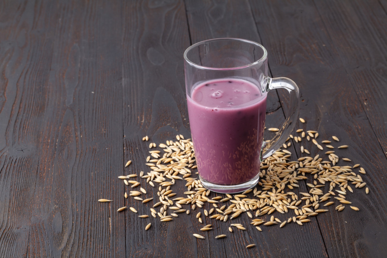 berry drink kissel glasses with raw oat