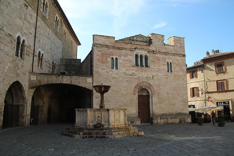 bevagna basilica di san silvestro esterno