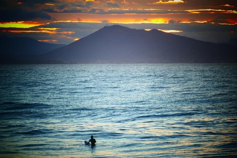 Surf al tramonto a Barritz