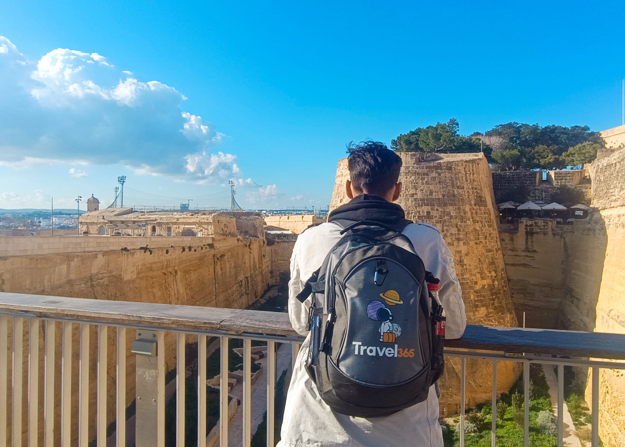 Veduta del centro storico di La Valletta con l’ingresso monumentale Bieb il-Belt
