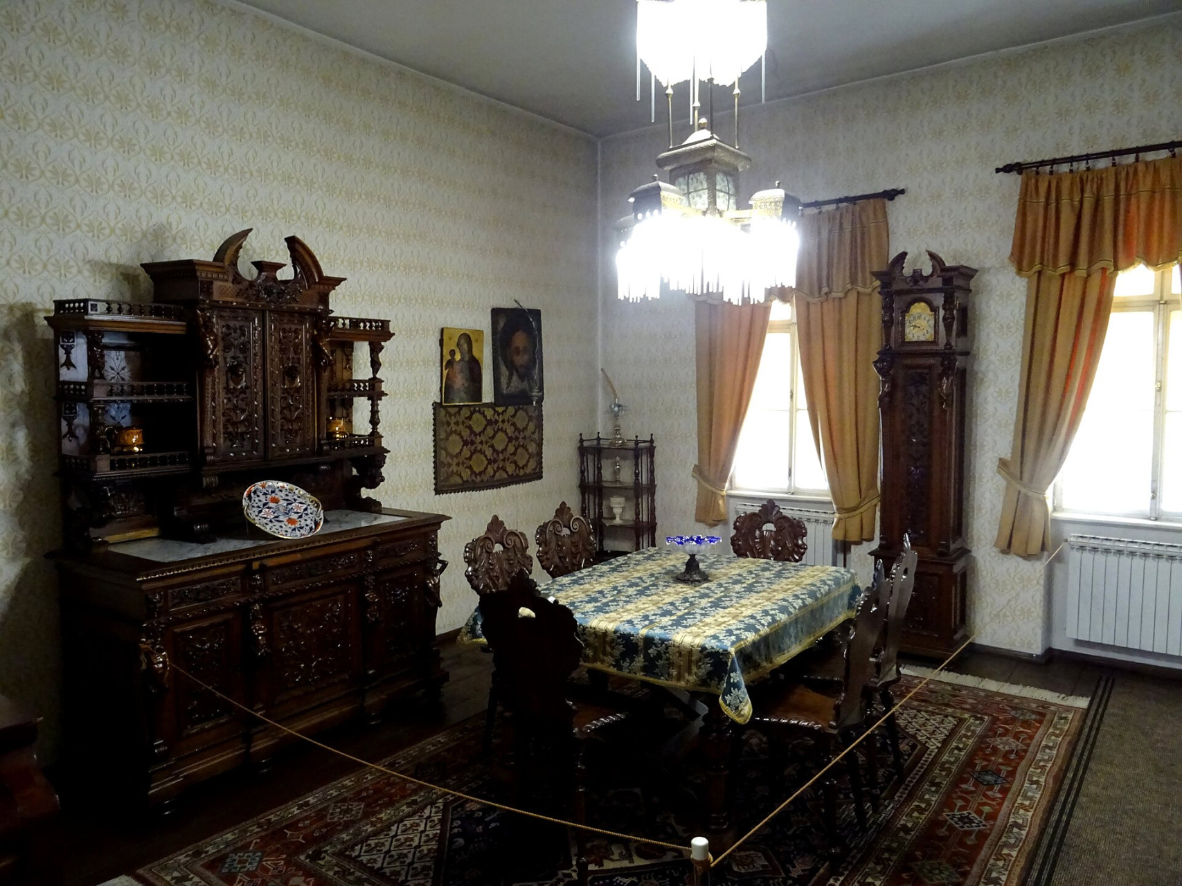 bih despic dining room