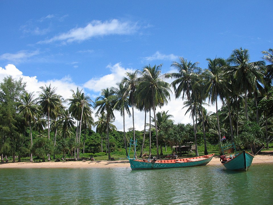 boats at the sandy beach of the rabbit island koh tonsay cambodia 1