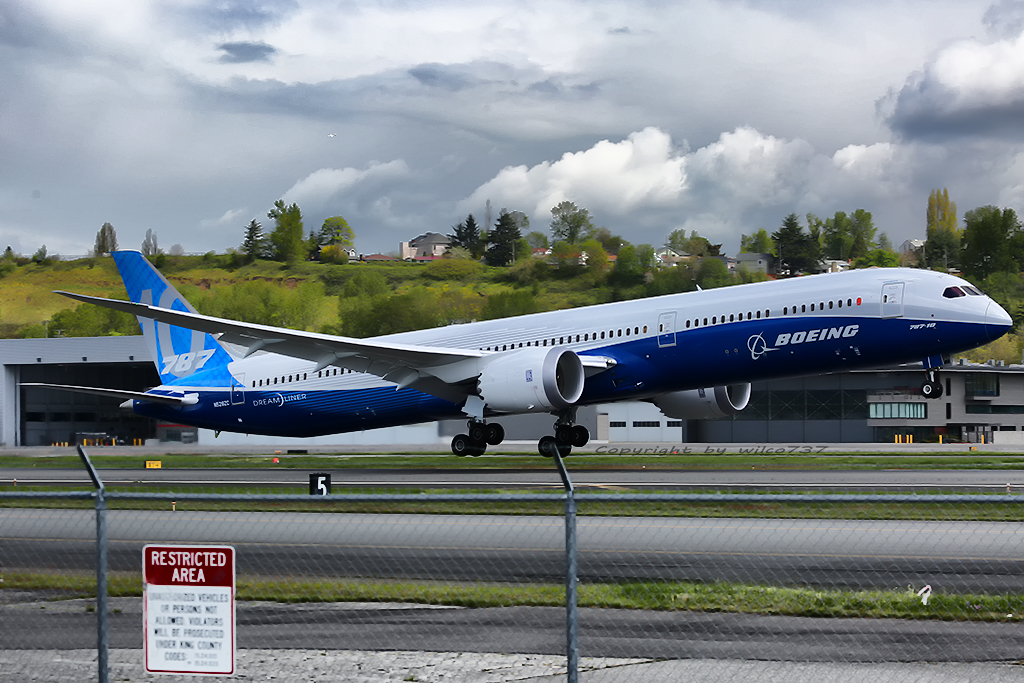 boeing 787 10 dreamliner at bfi n528zc