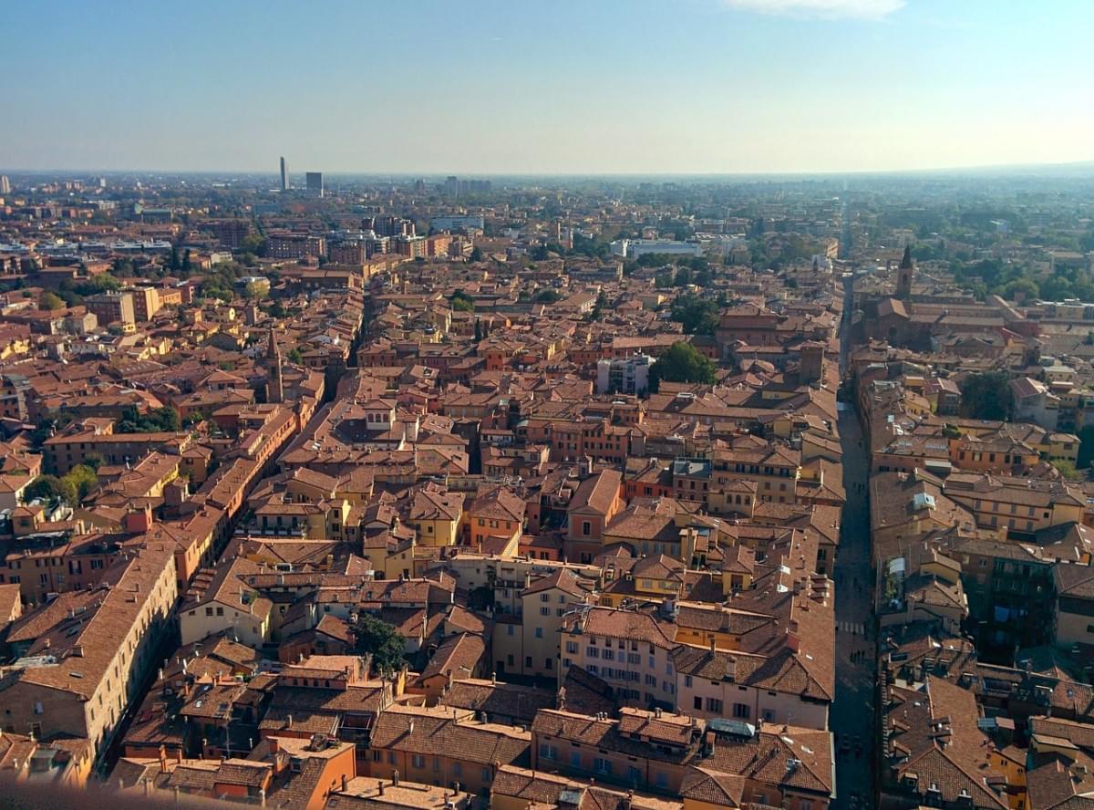 bologna torre asinelli panorama