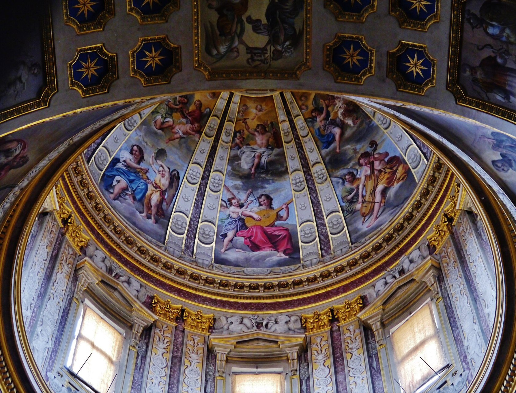 Basilica di San Domenico con opere di Michelangelo all’interno