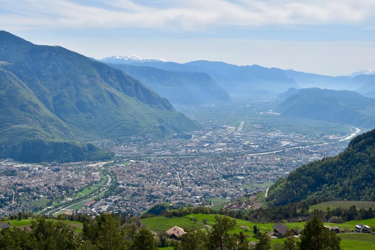 bolzano panorama montagne italia