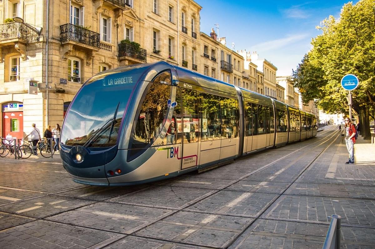 bordeaux francia tram traffico 1