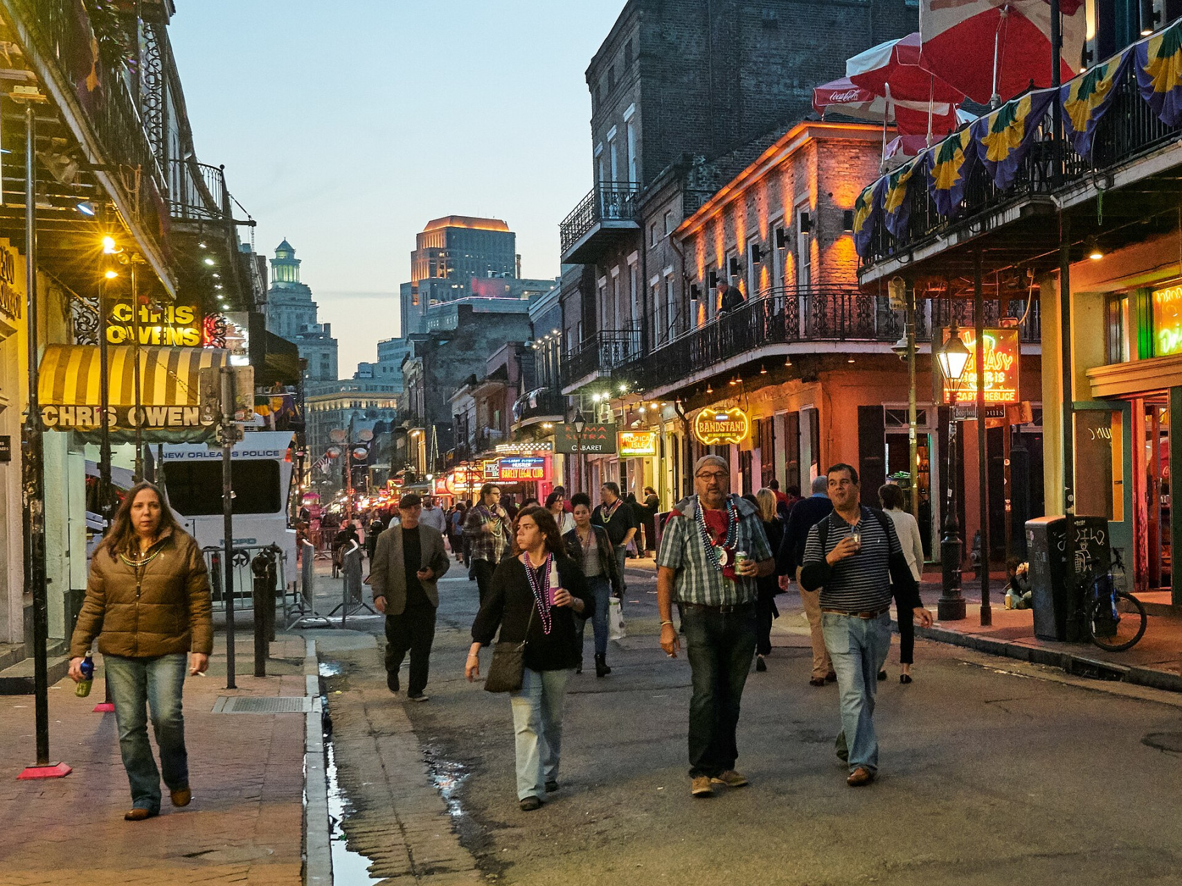 bourbonstreetatdusk neworleans louisianafebruary2018