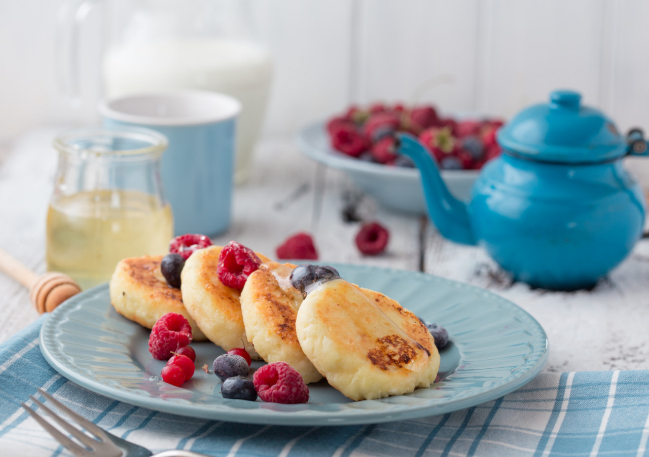 breakfast with cheesecake fresh berriescottage cheese pancakes curd fritters russian syrniki sirniki