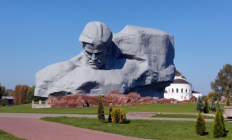 courage monument in brest belarus