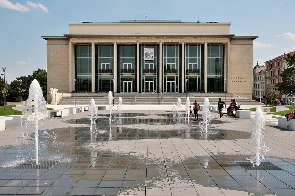 brno park fontana teatro