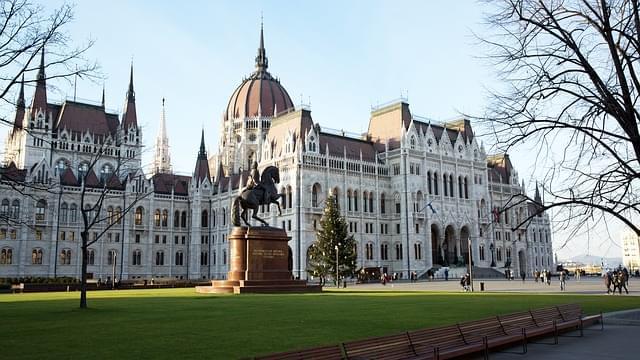 budapest paramento