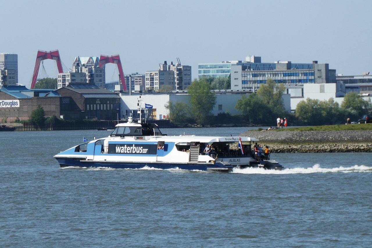bus dell acqua maglia fiume