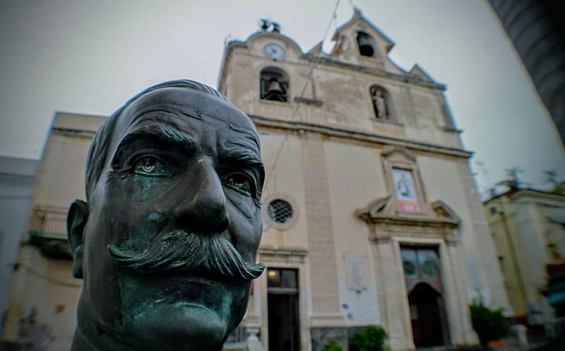 busto di giovanni verga ad aci trezza