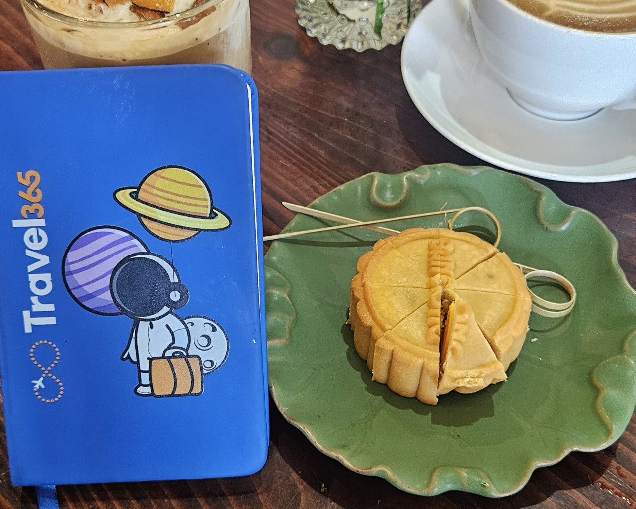 caffe uovo e cocco e mooncake 3