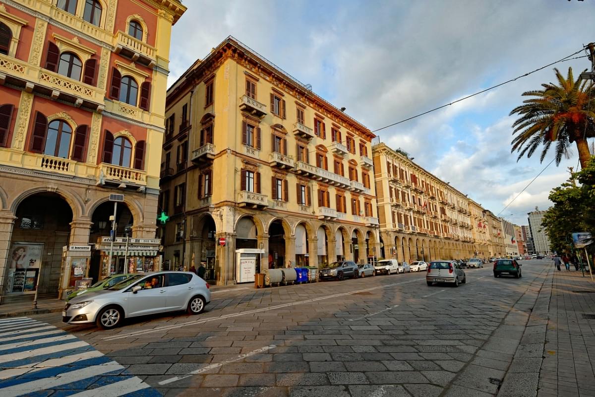 cagliari sardegna facciate via roma