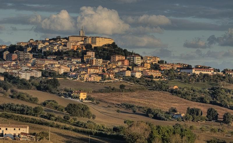 camerano vista paese