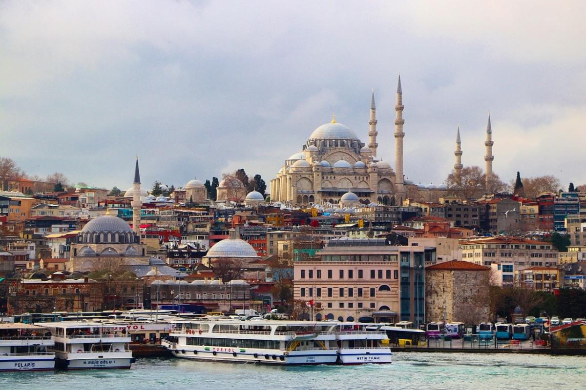 cami istanbul turchia minareto