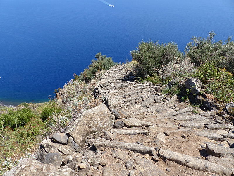 camino empedrado alicudi islas eolias sicilia italia 2015