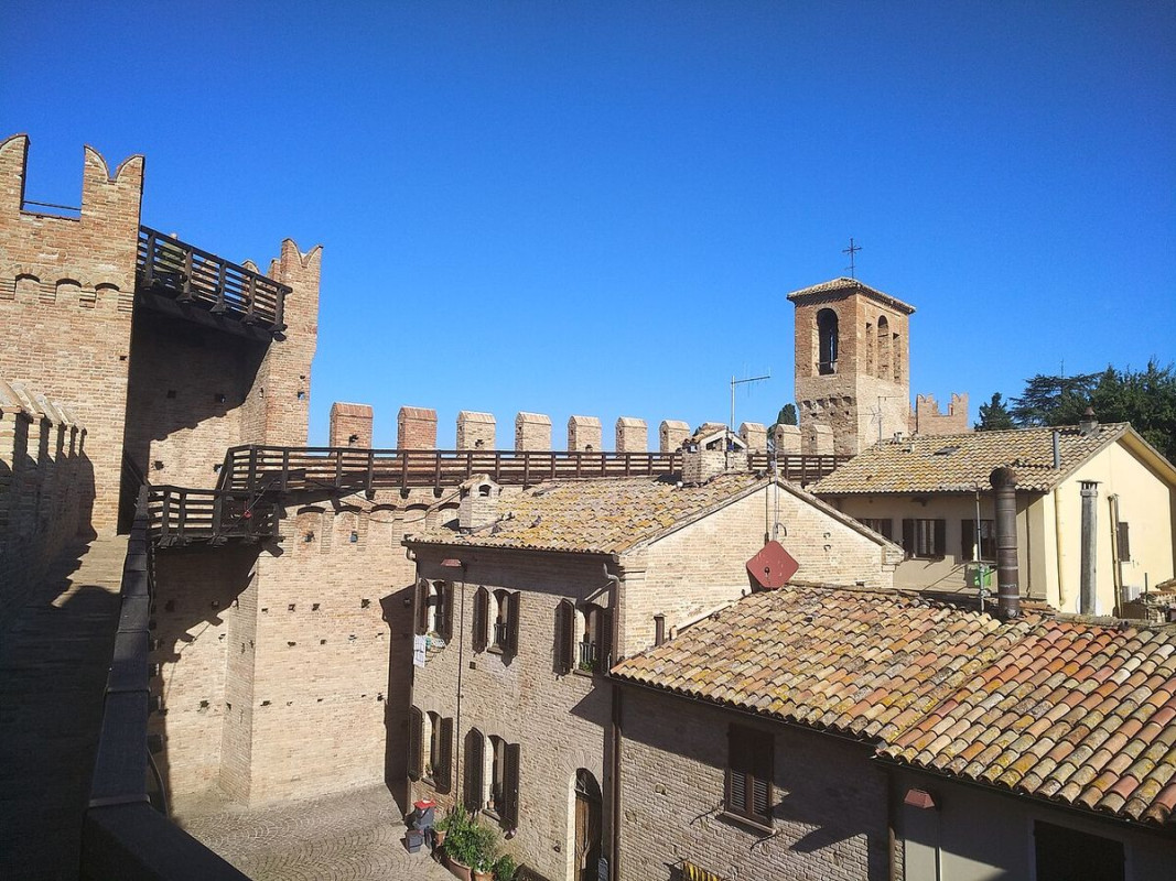 camminamenti ronda gradara - foto di giacomo alessandroni