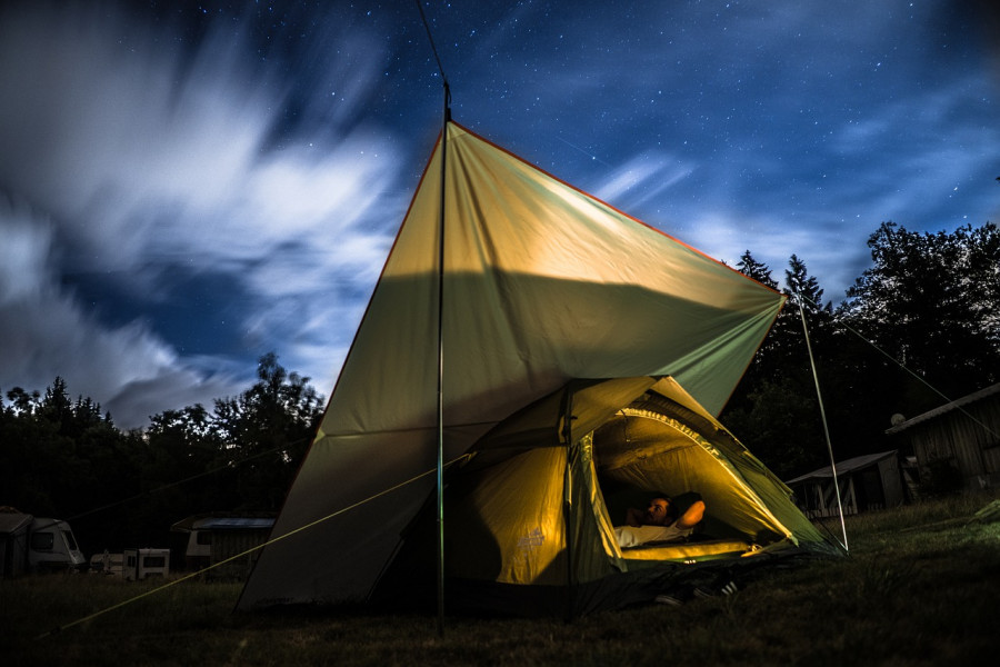 Ragazzi in tenda