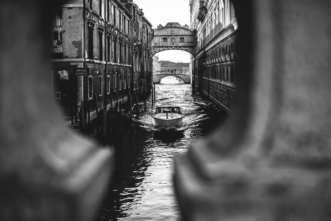 canale facciata case