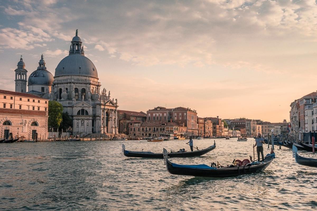 canale venezia gondole italia 1