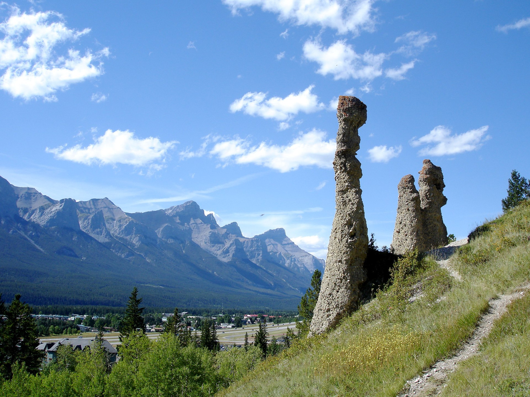 canmorehoodoos panoramio