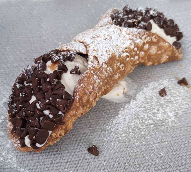 cannolo siciliano palermo