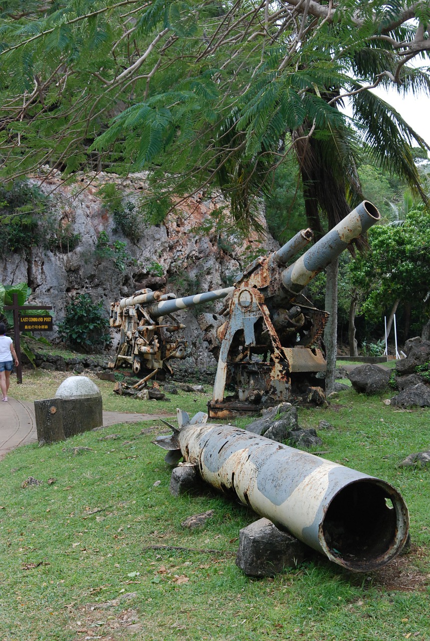 cannone artiglieria arrugginito