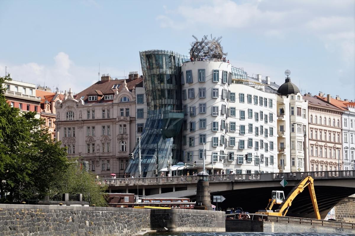 casa danzante praga moderno