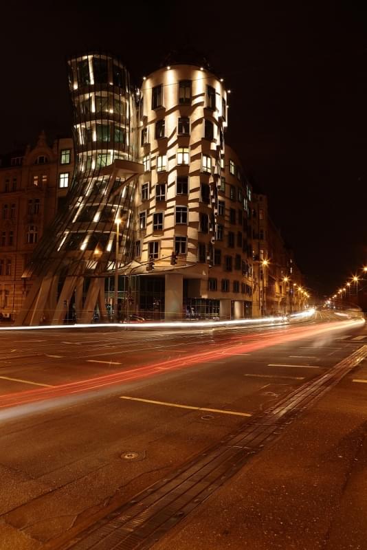 casa danzante praga notte