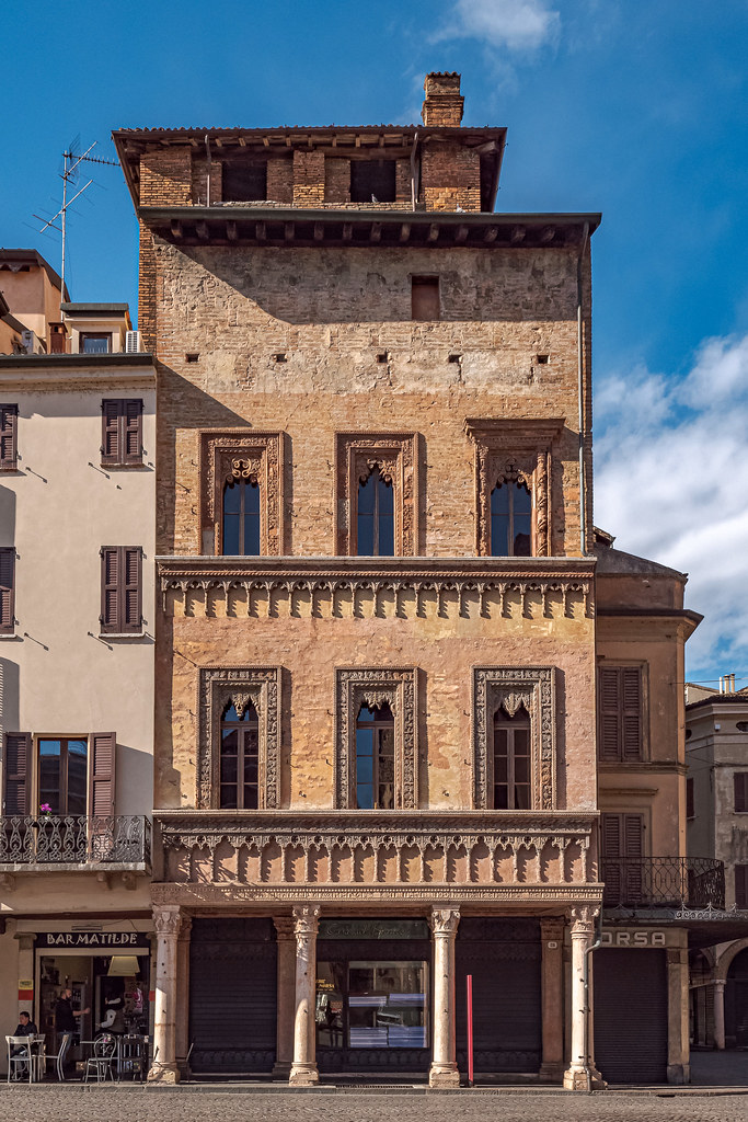 casa del mercante piazza erbe mantova italia