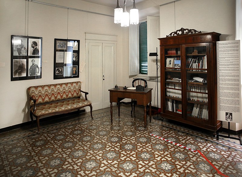 casa natale di amedeo modigliani interno salotto 02