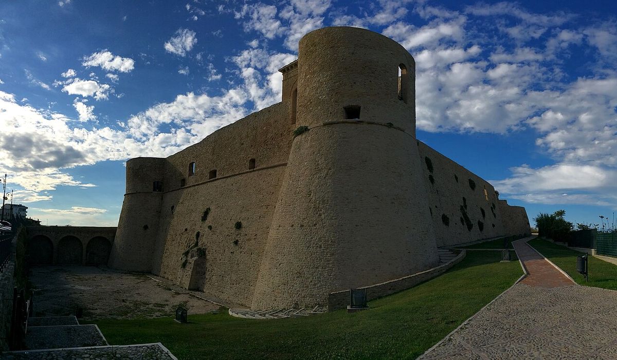 castello aragonese passeggiata orientale ortona - foto di zitumassin