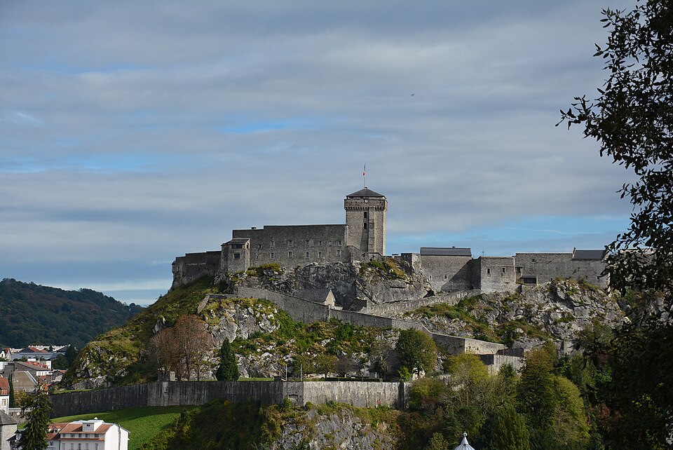 castello di lourdes dal santuario 004