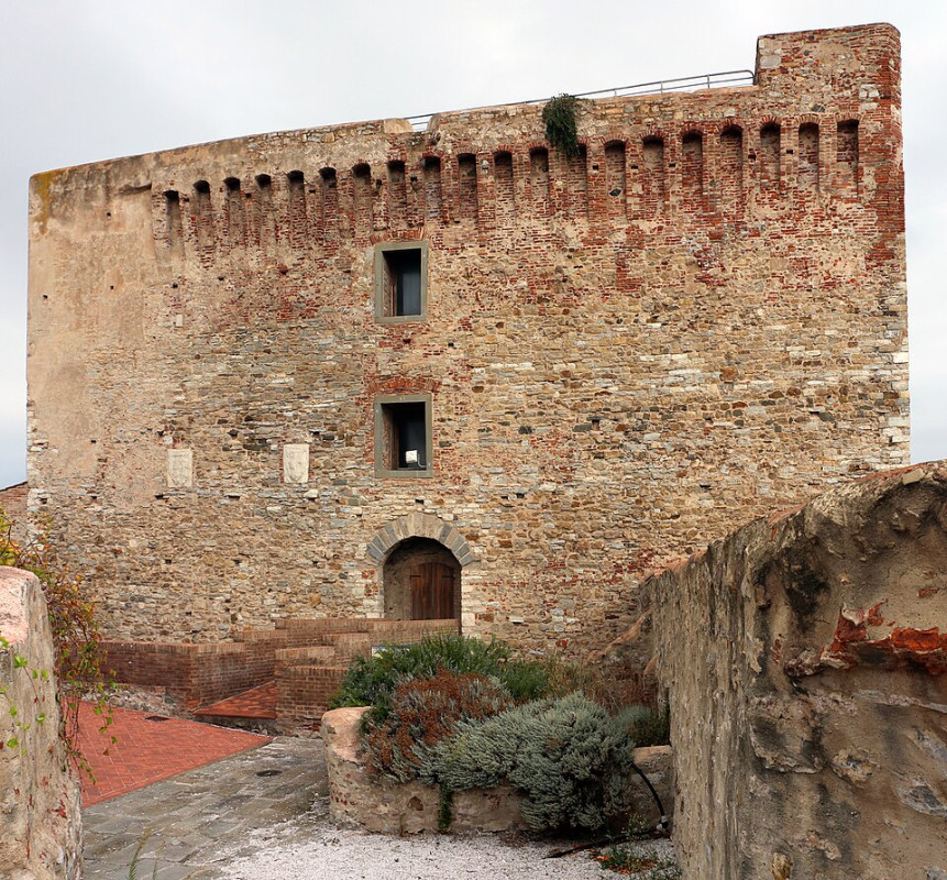castello di piombino esterno 05