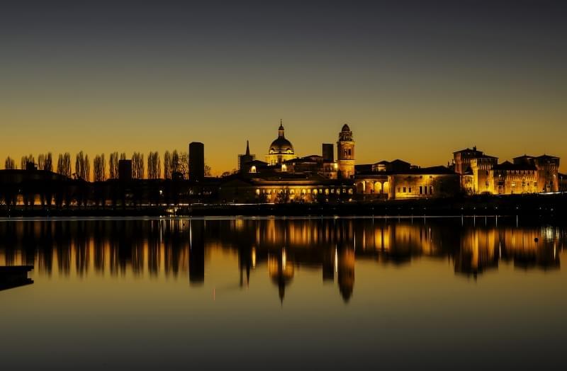 tramonto sul castello di san giorgio di mantova