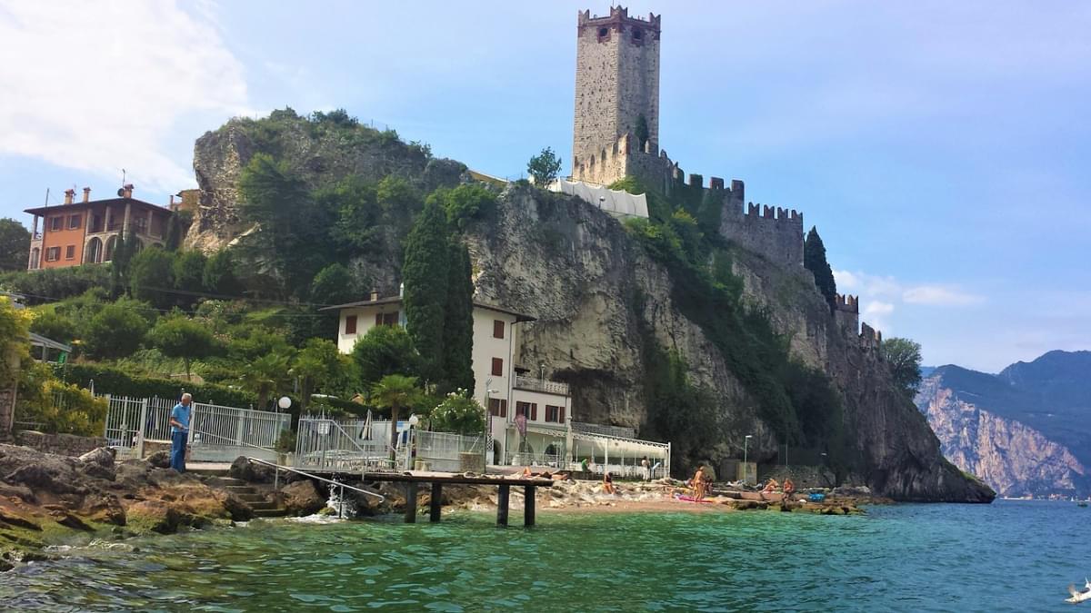 castello limone sul garda primavera