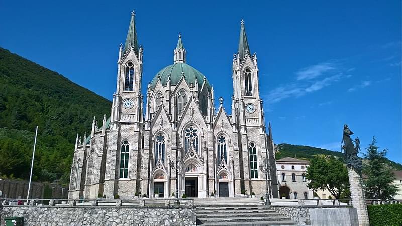 castelpetroso facciata della basilica minore dell addolorata