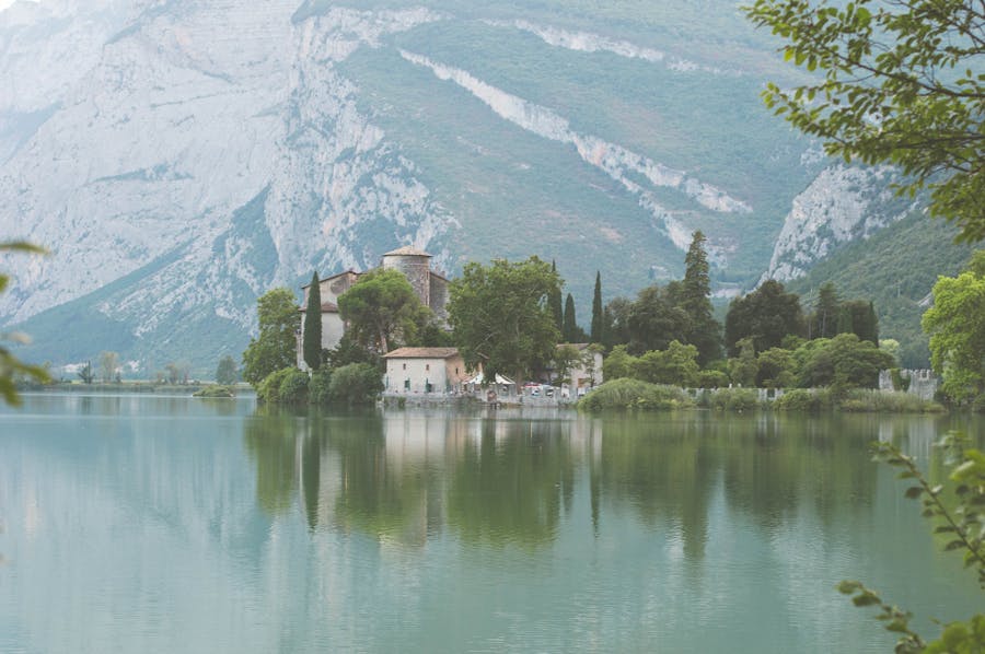 castle by lake of toblino 1