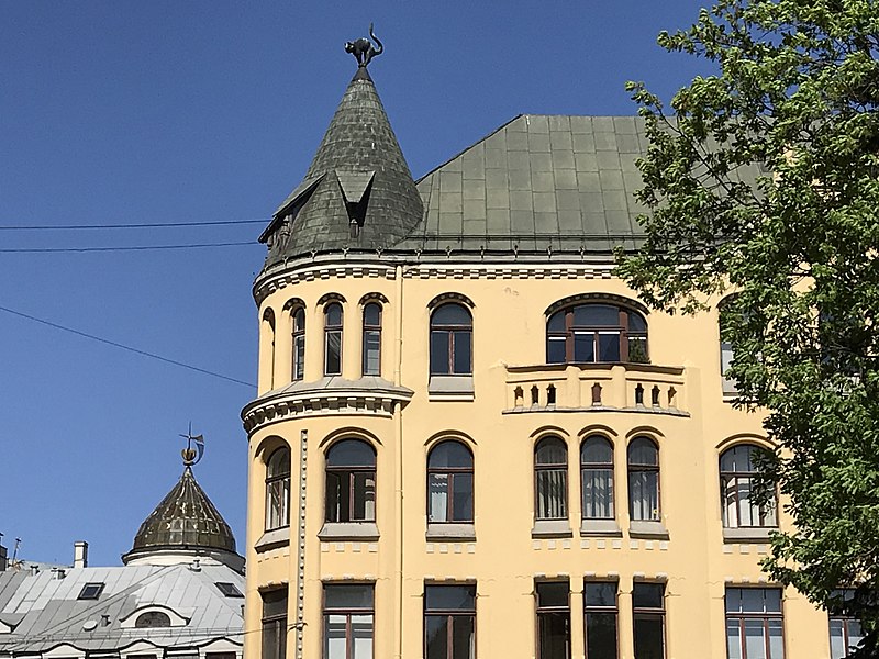 cat house riga close up 01
