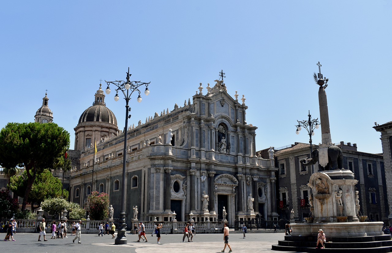 panorama serale di Catania piazza centrale