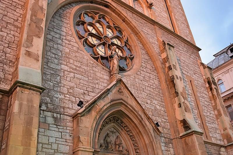 cattedrale cattolica del sacro cuore sarajevo